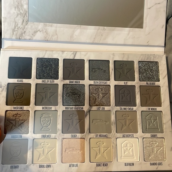 NEW NEVER used Jeffree Star Cremated eyeshadow pallette - Picture 4 of 4